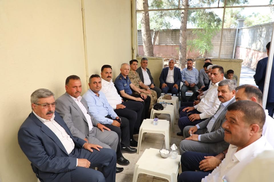 Şehit aileleri ve gaziler ile protokol üyeleri bir arada