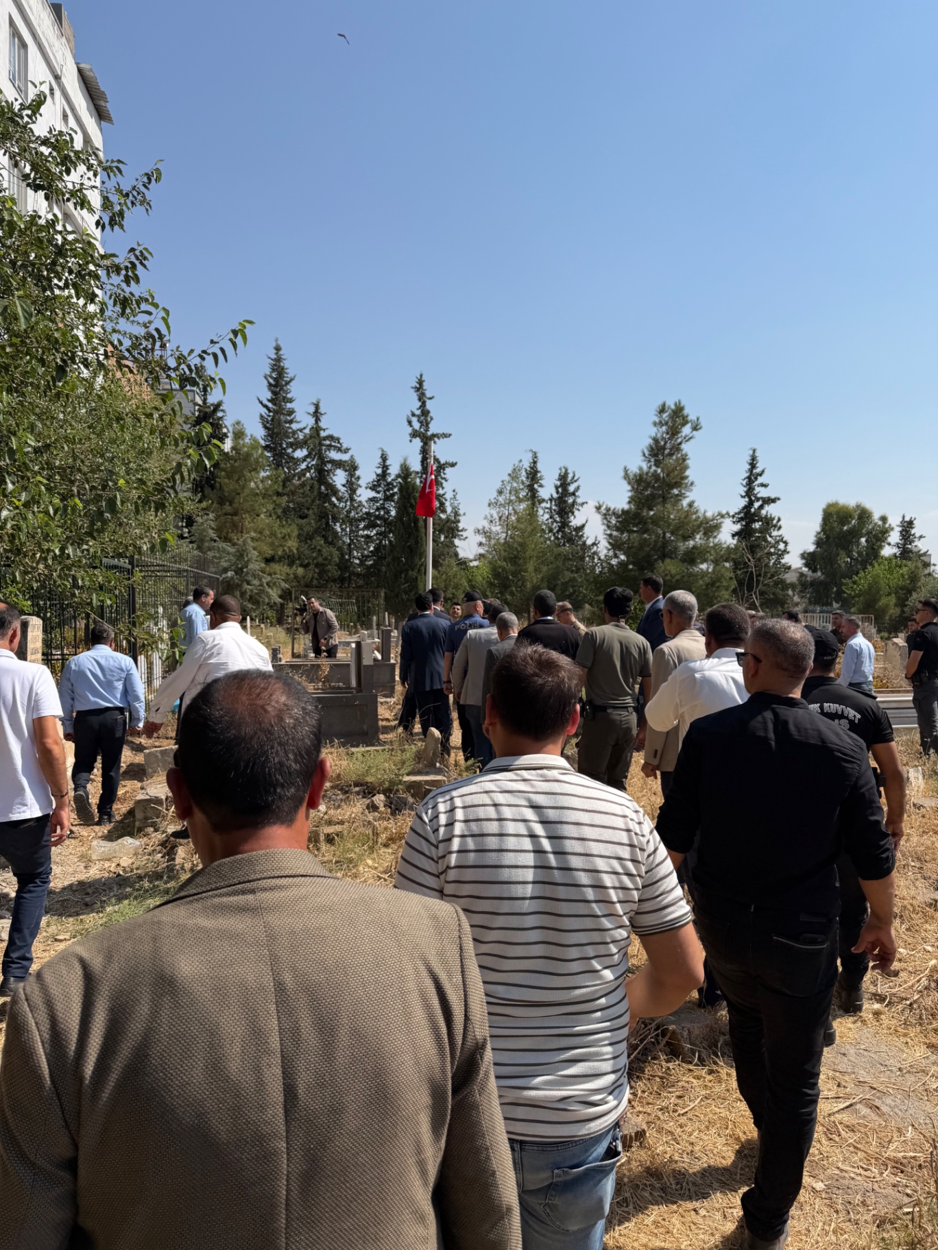 Şehitlikte anma töreni
