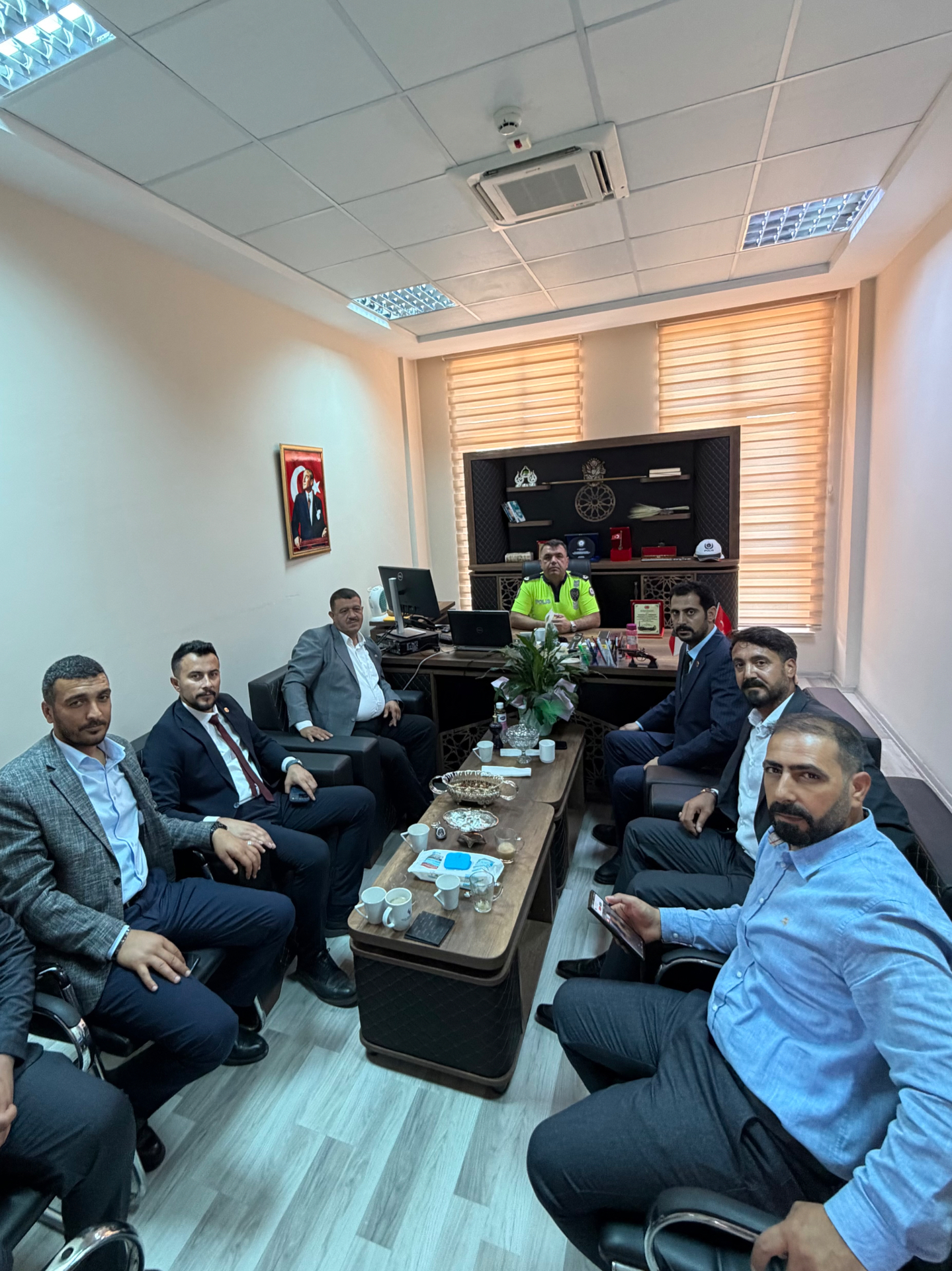 MHP Viranşehir Yönetim Kurulu, Emniyet Amiri Ebubekir Çeşmeci'yi makamında ziyaret etti