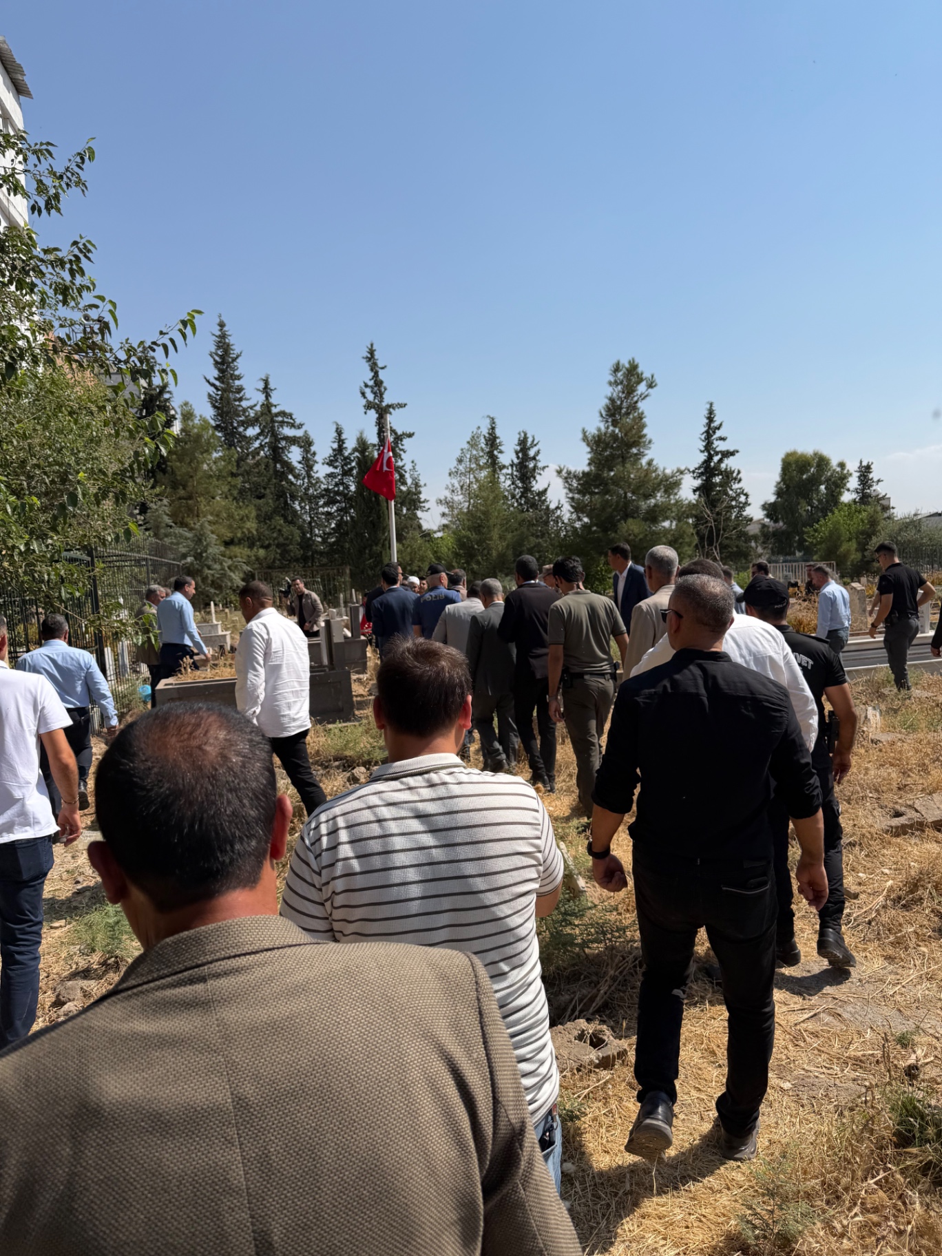 Şehitlikte protokol yürüyüşü