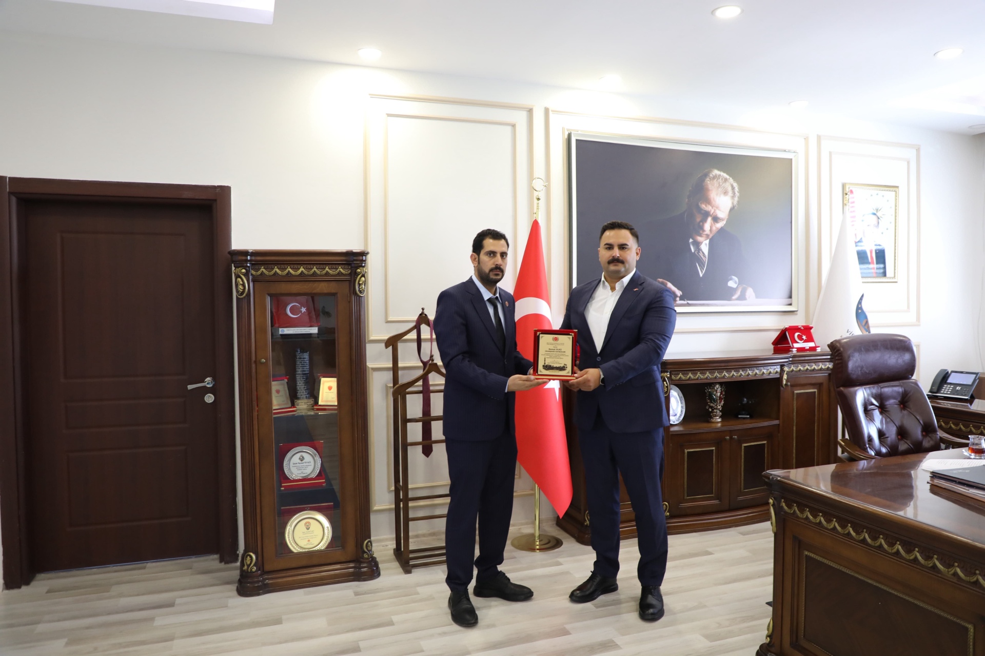 Başkanımız Fatih YÜZÜCÜ ve Yönetim Kurulumuzdan Viranşehir Kaymakamı Sayın Kemal ÜLKÜ'ye Ziyaret