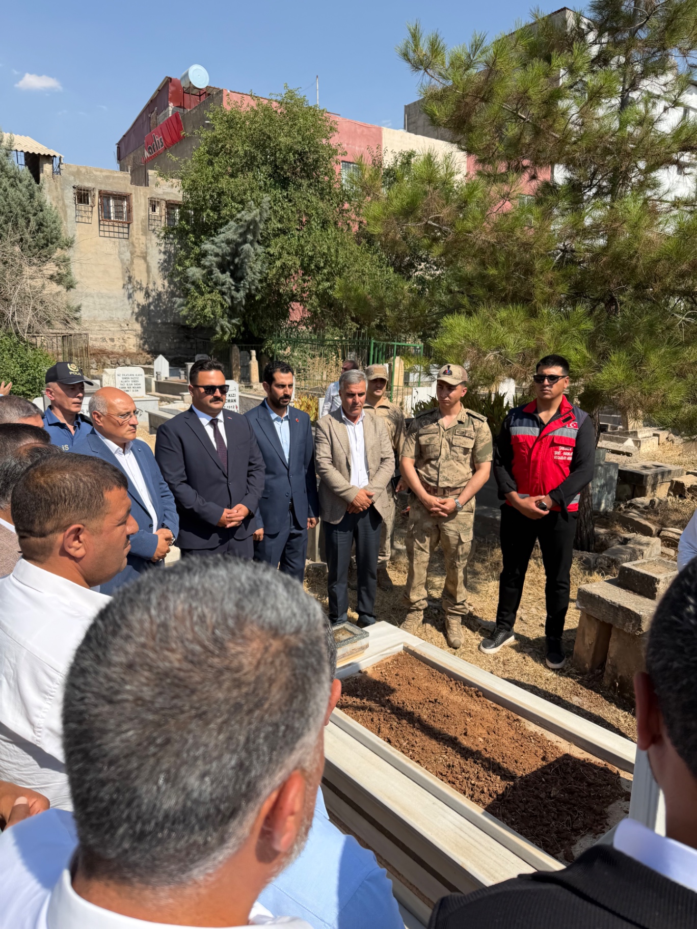 Aziz şehitlerimizin kabirleri başında dua